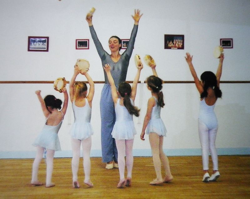 Académie de danse et d'arts plastiques cours danse-dessin d Anne Laoust